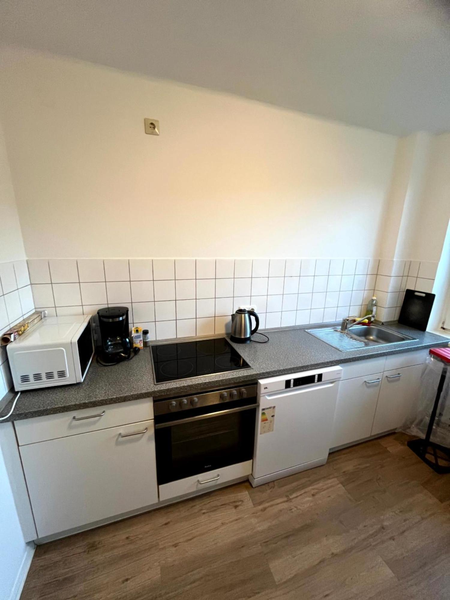 3-Zimmer Monteurwohnung Mit Balkon Neumuenster Luaran gambar