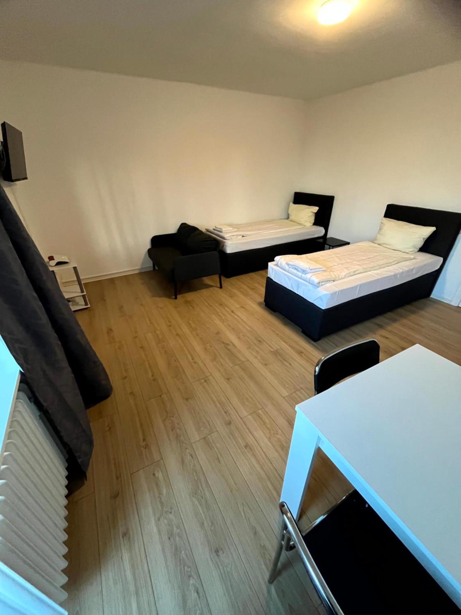 3-Zimmer Monteurwohnung Mit Balkon Neumuenster Luaran gambar