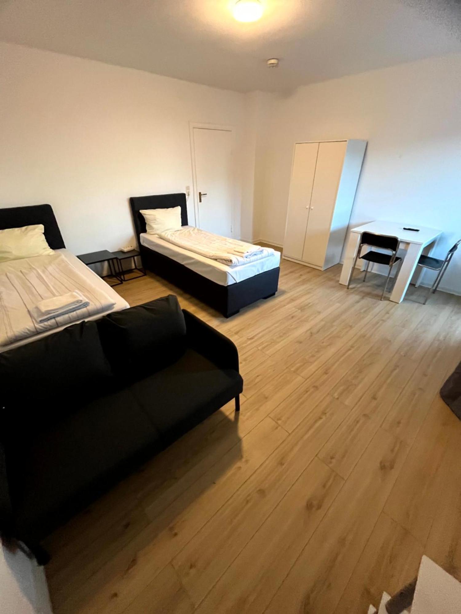 3-Zimmer Monteurwohnung Mit Balkon Neumuenster Luaran gambar