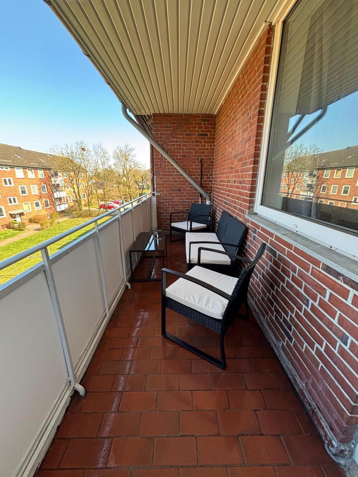 3-Zimmer Monteurwohnung Mit Balkon Neumuenster Luaran gambar